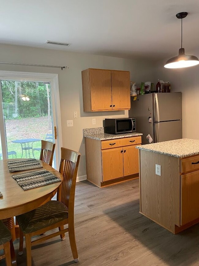 Building Photo - Comfortable 3BD, 2.5BA Raleigh Home with a 1-Car Attached Garage in an HOA Community with Amenities