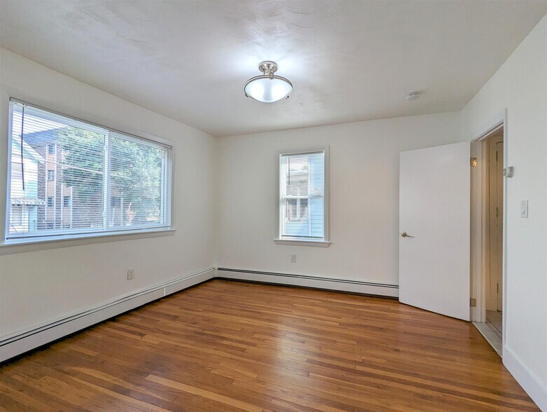 Building Photo - 322 Lowell St