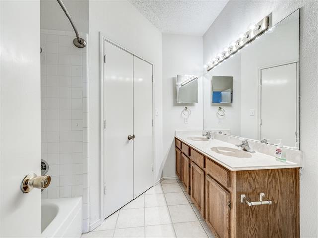 Building Photo - 715 Normandy Dr