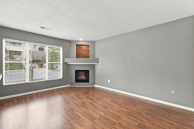Building Photo - 9557 W San Juan Cir