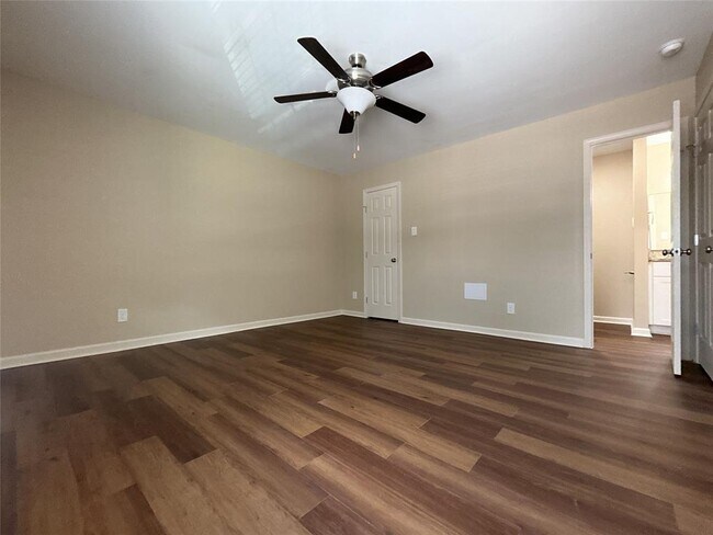Building Photo - 5550 N Braeswood Blvd
