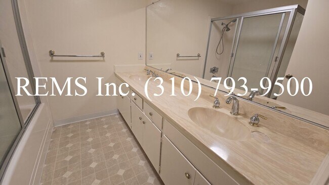 Building Photo - Large 4 Bedroom Single-Family Home with Pool & 2-Car Garage