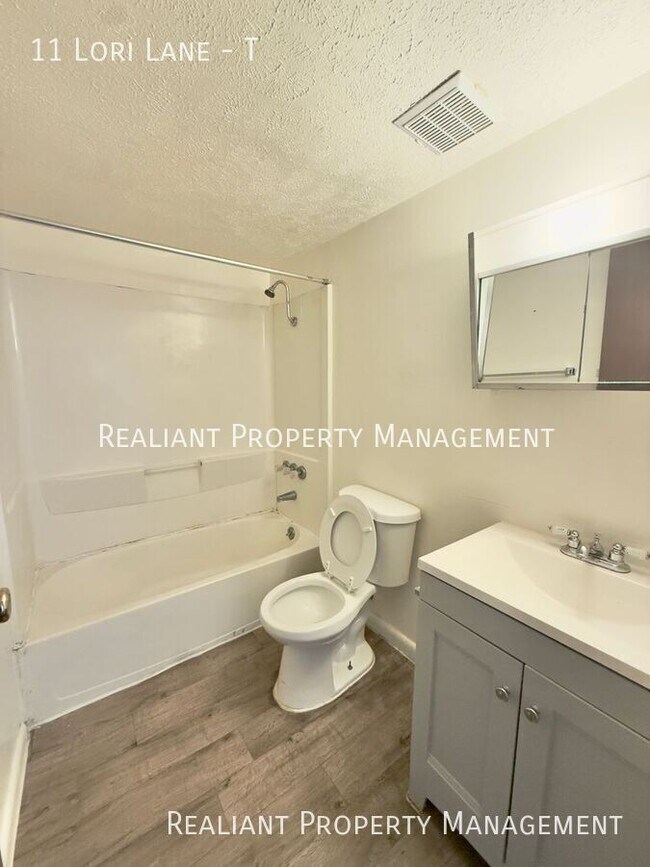 Building Photo - 11 Lori Ln