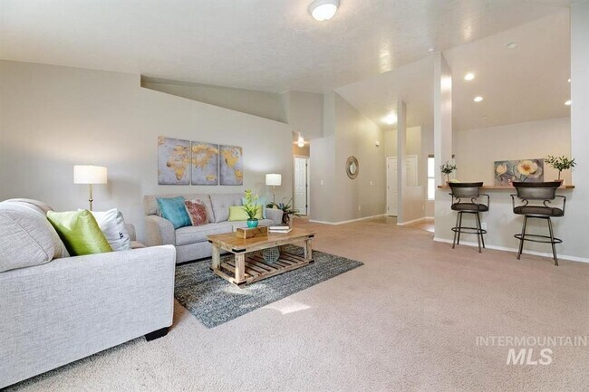 Building Photo - Beautiful, 3 Bed 2 Bath Home Featuring a 3 Car Garage with EV Charging Station!!