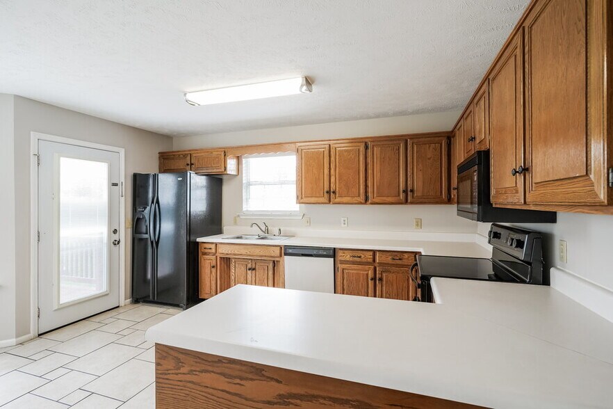 Building Photo - 300 Stafford Ct