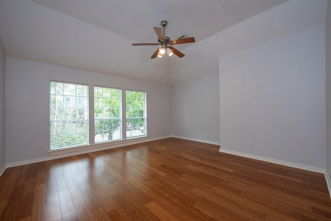 Building Photo - 3238 Enclave Ln