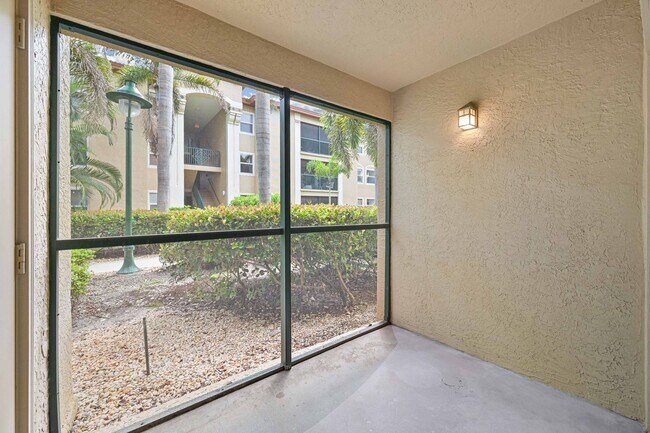 Building Photo - NOW AVAILABLE - Updated 1st Floor Condo in Bonita!