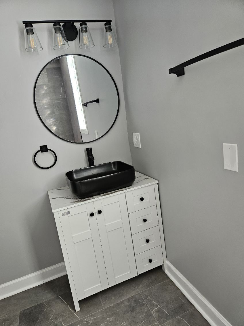 Building Photo - 8020 S Coles Ave