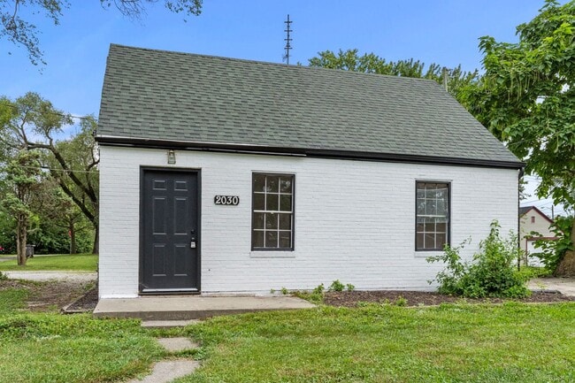 Primary Photo - 2 BEDROOM HOME!