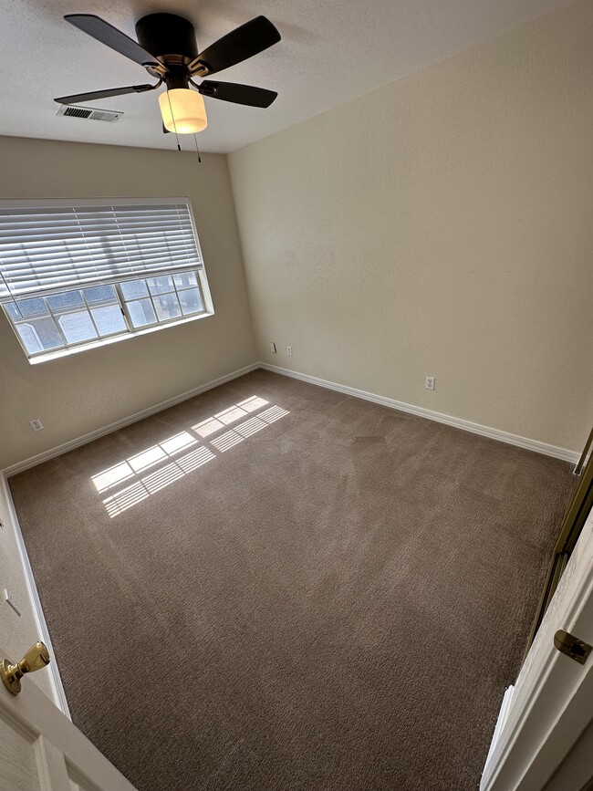 Building Photo - 2561 S Gravel Ln