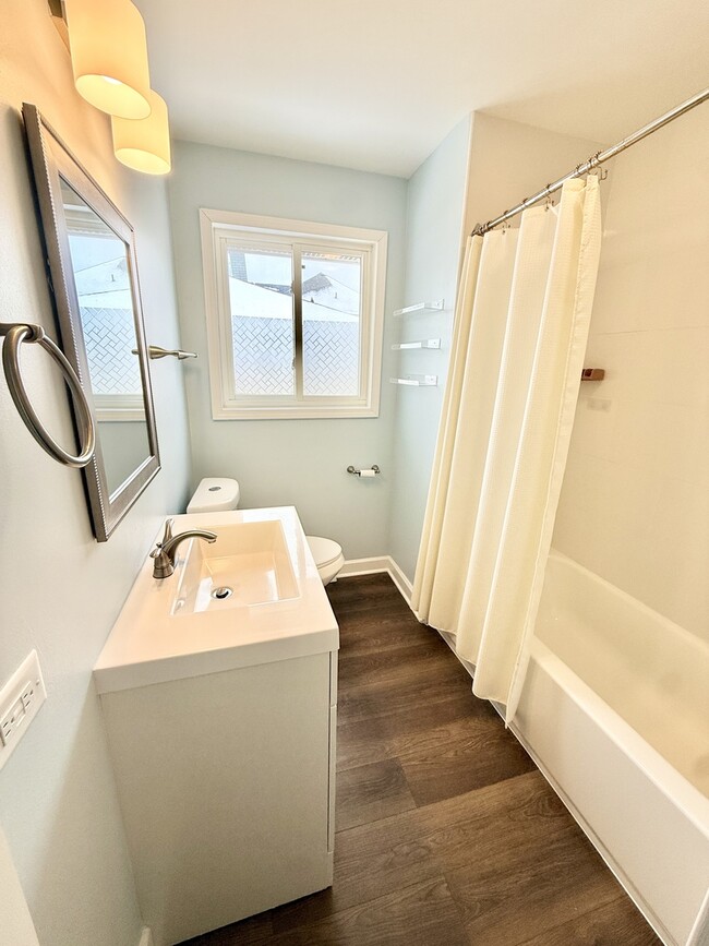 Building Photo - 360 W Fremont Ave