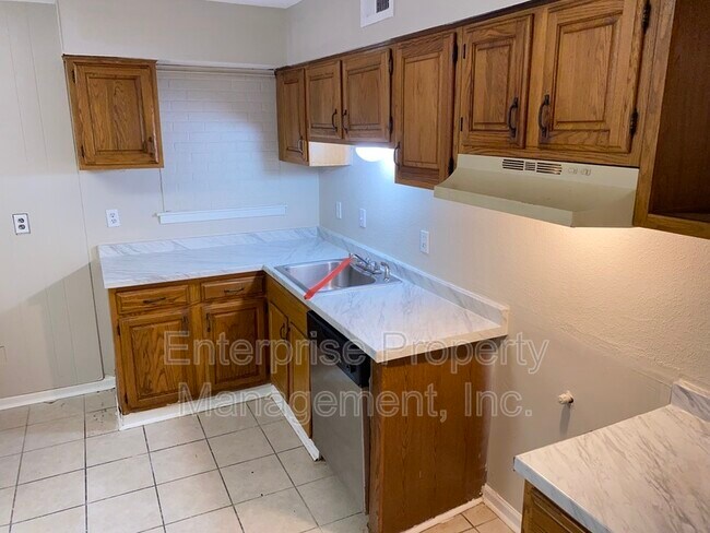 Building Photo - 424 Deerskin Dr