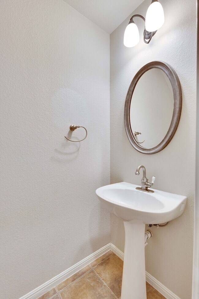 Building Photo - 7017 Via Dono Dr