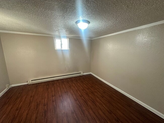 Building Photo - Shaul Properties - 419 1/2 W 14th
