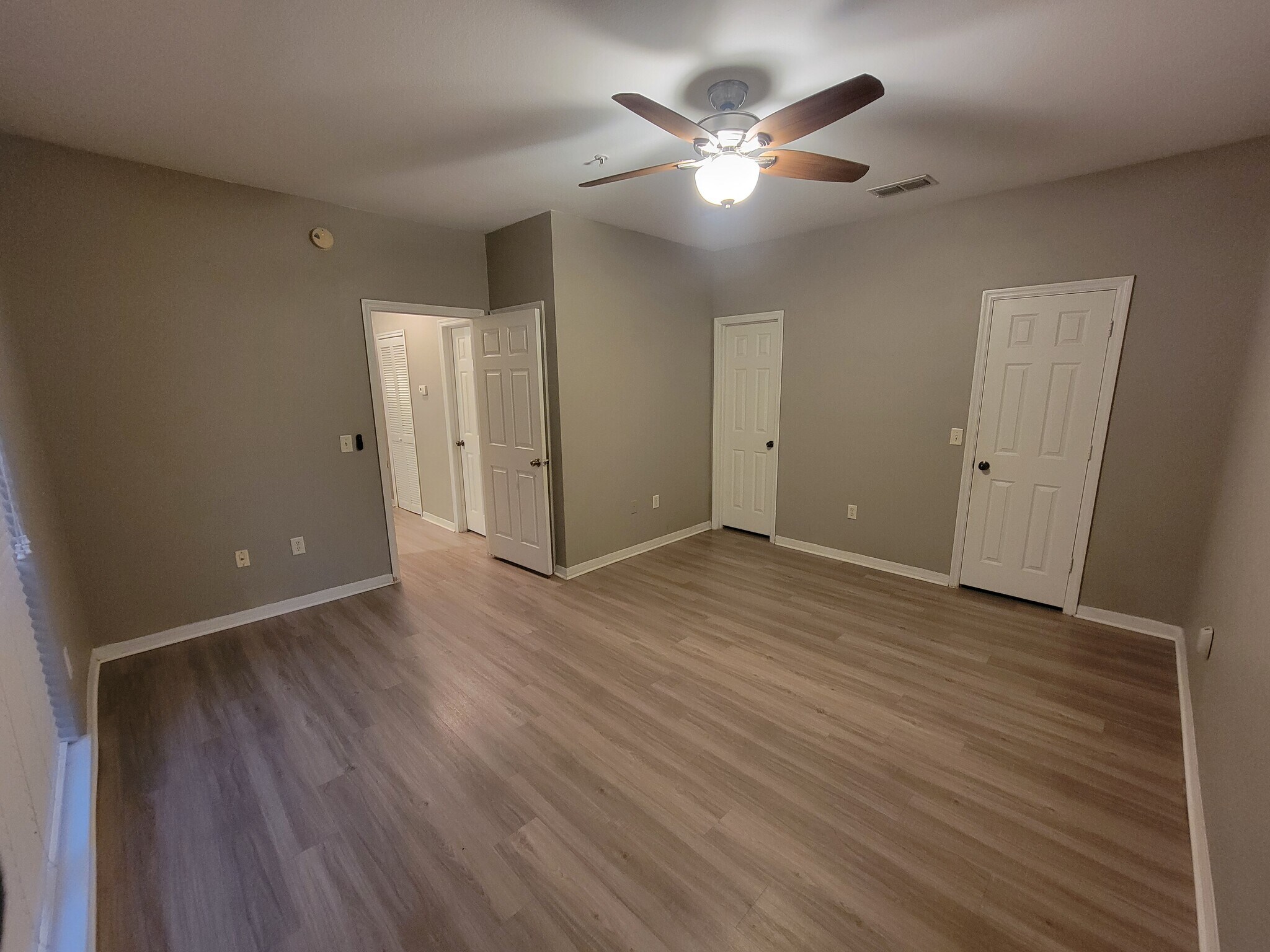 Building Photo - 7800 Point Meadows Dr