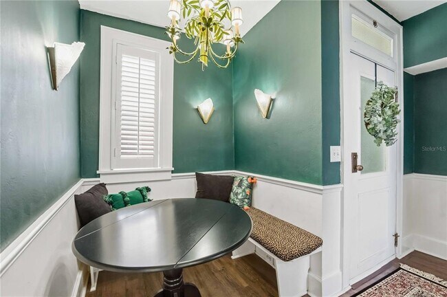 Building Photo - 1221 N Palm Ave