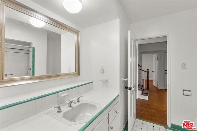 Building Photo - 2258 Moreno Dr