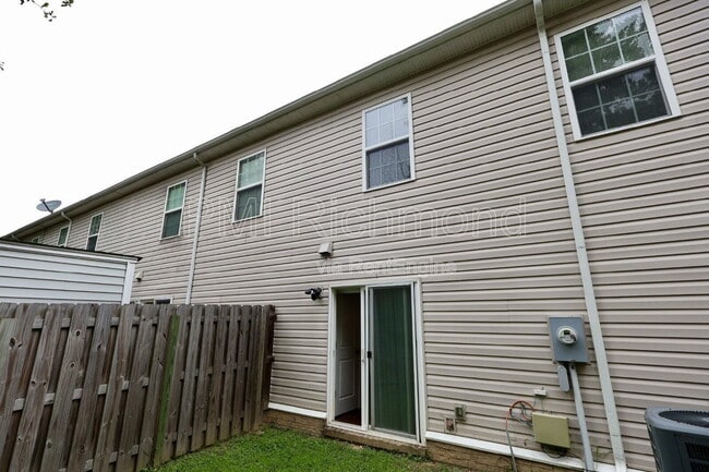 Building Photo - 1502 Stonewall Manor Dr