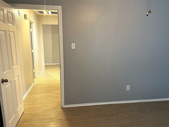Building Photo - 12727 Cooper Breaks Dr
