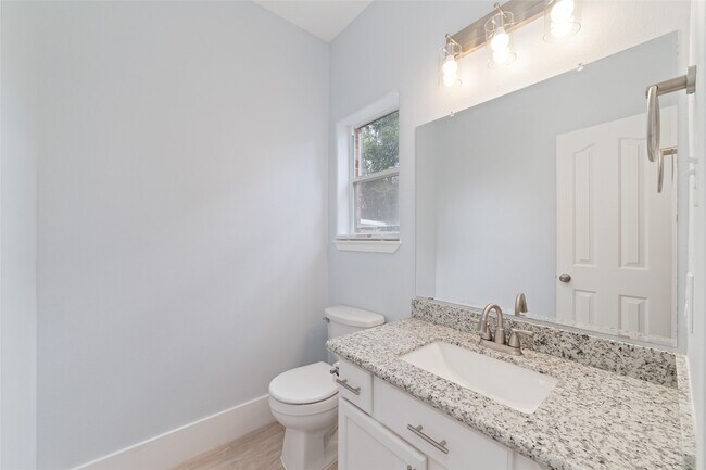 Building Photo - 5214 Bay Pines Dr
