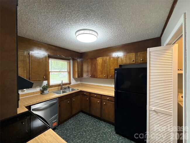Building Photo - 7905 Haverstraw Ct