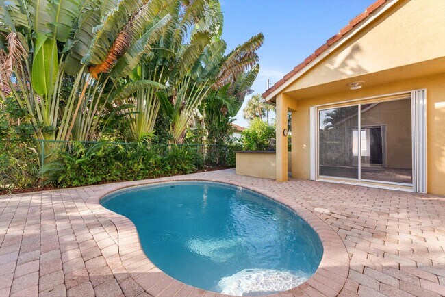 Building Photo - 8085 Saw Palmetto Ln