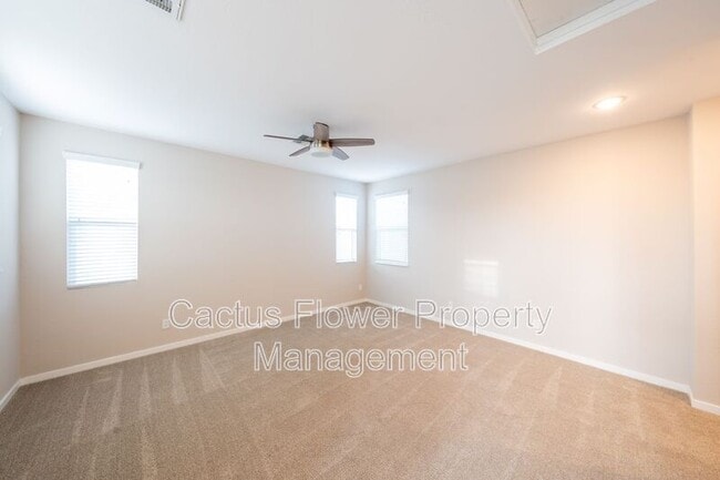 Building Photo - 2851 S Central Dr