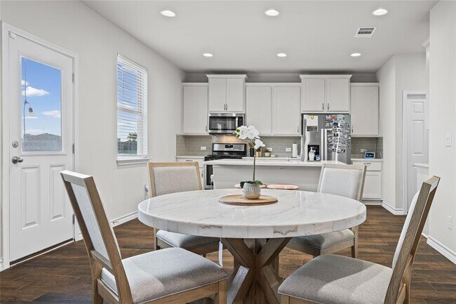 Building Photo - 7325 Loggia Pl