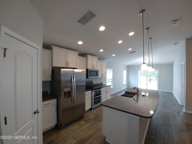 Building Photo - 208 Midway Park Dr