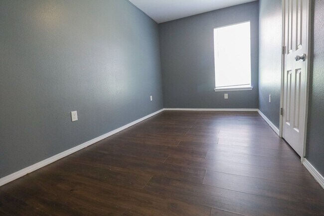 Building Photo - 353 S Zunis Ave