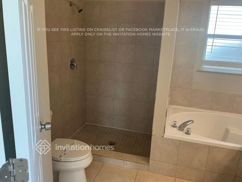 Building Photo - 1718 Snaresbrook Way