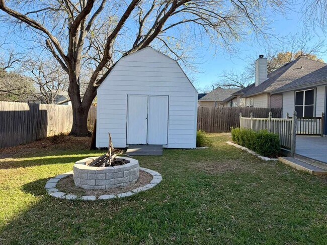 Building Photo - Beautiful single-story home on a corner lot in New Braunfels!