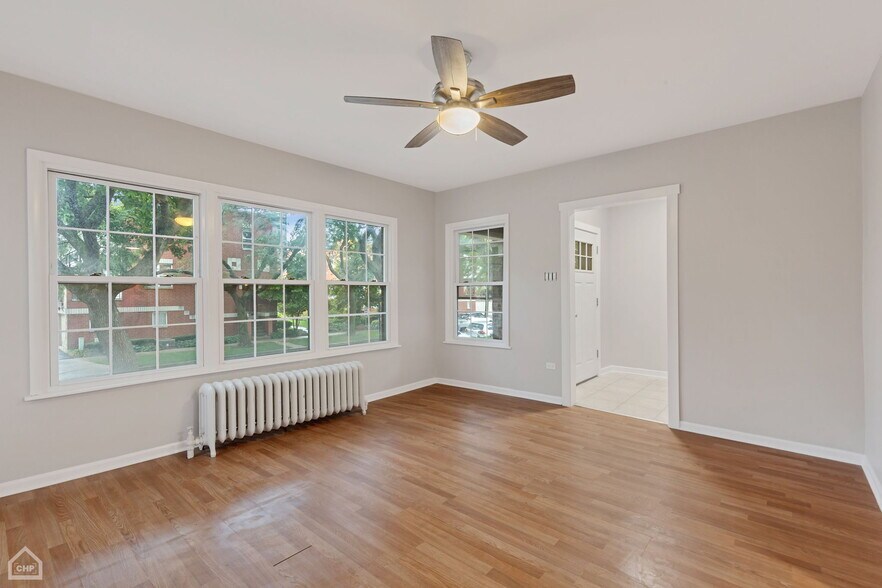 Building Photo - 3638 W Cornelia Ave