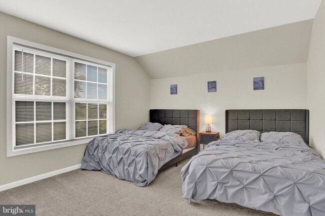 Building Photo - Spacious 4BR House in Lewisberry