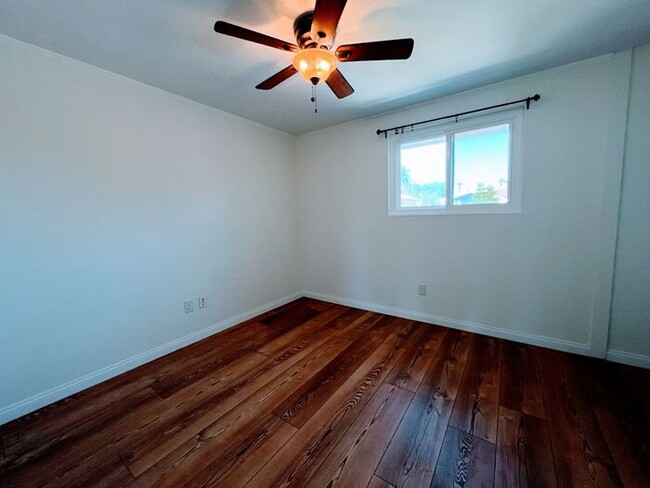 Building Photo - 3 Bed / 2 .5 Bath Home with Private Yard i...