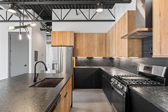 Building Photo - 902 E Curtis St