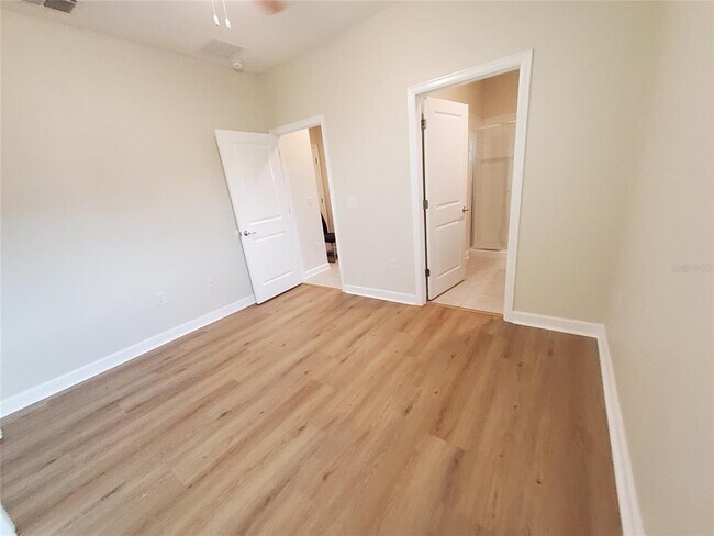 Building Photo - 725 Simone Ct