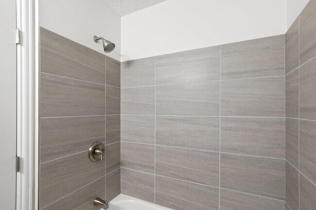 Building Photo - 5998 Blaverly Dr