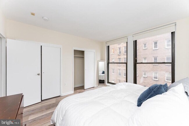 Building Photo - 135 S 19th St