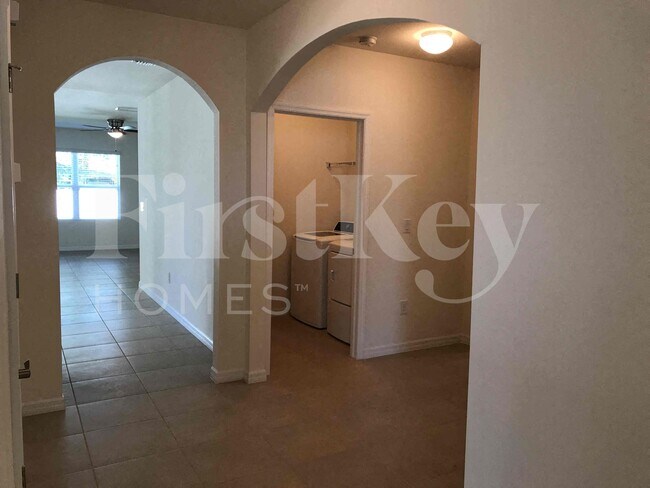 Building Photo - 620 SE 1st Pl