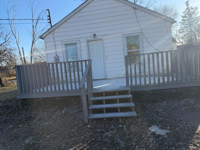 Building Photo - 1665 Elaine Rd