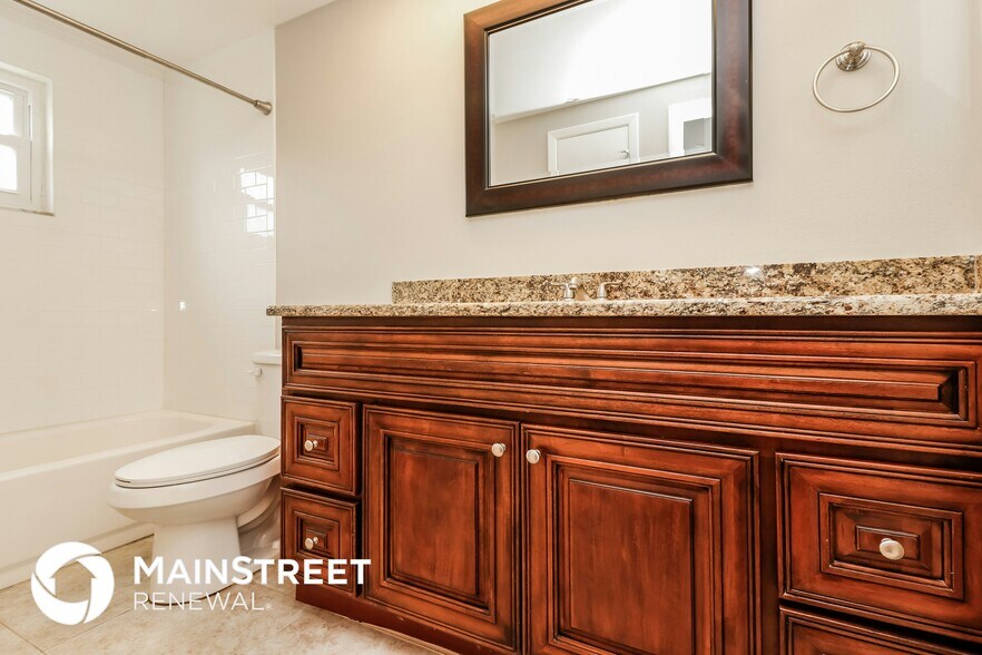 Building Photo - 9827 San Sierra Way