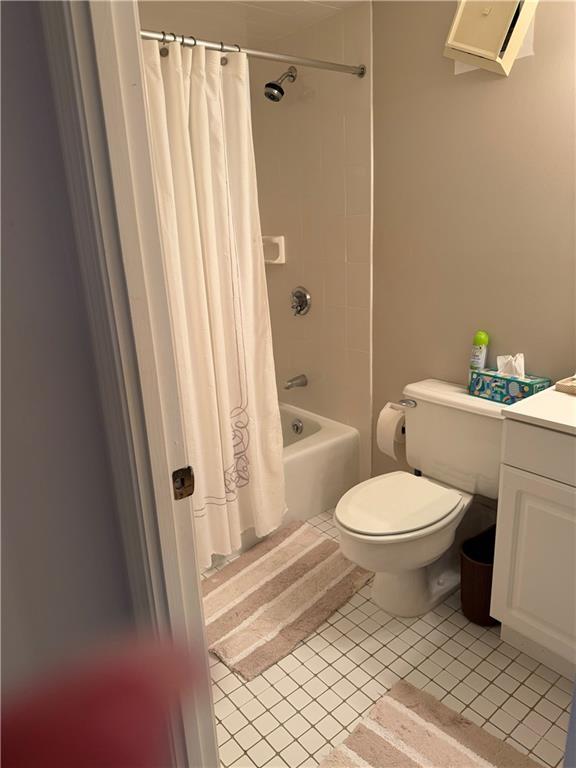 Building Photo - 650 E Greenwich Ave