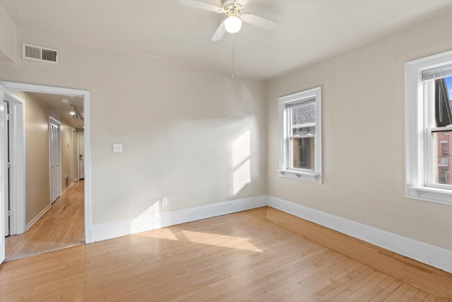 Building Photo - 1115 E Knapp St