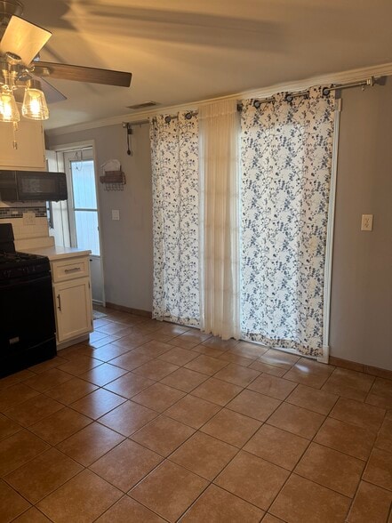 Building Photo - 1900 Beck Ln