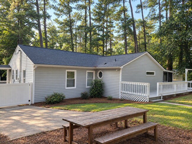 Building Photo - 718 Glenwood Dr