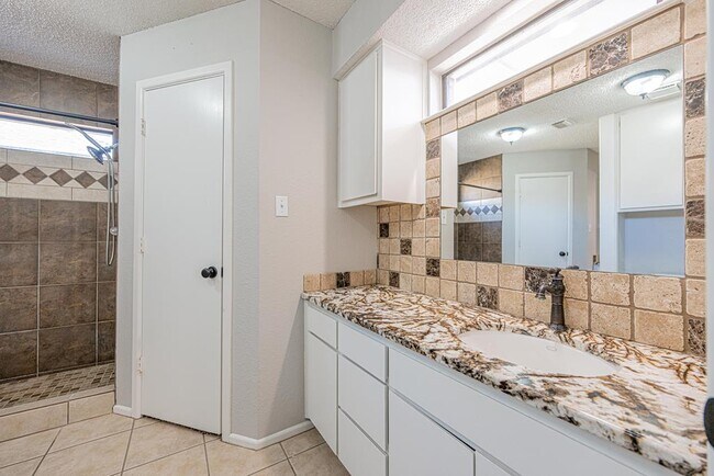 Building Photo - 105 Quail Run