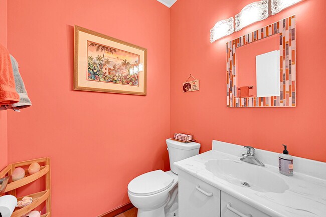 Building Photo - 2922 Port Royale Ln S