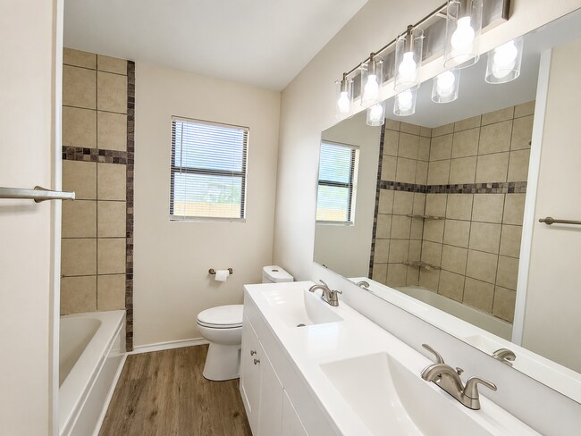 Building Photo - Charming, FULLY REMODELED 3 BED/1 BATH HOME AVAILABLE NOW!