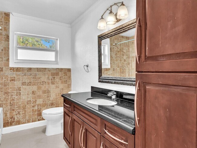 Building Photo - 4416 SW 35th Ave